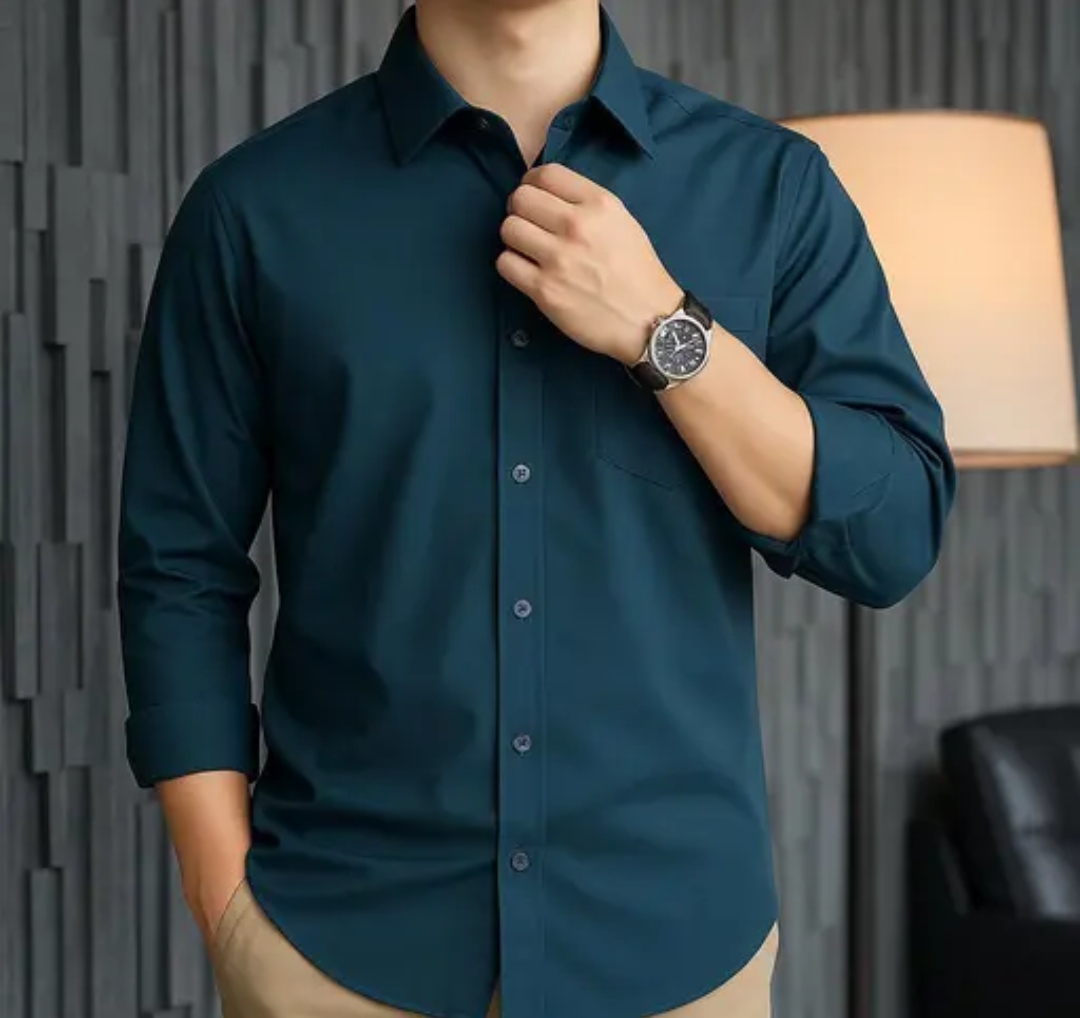 Men Regular Fit Solid Spread Full sleeve Collar Casual Shirt